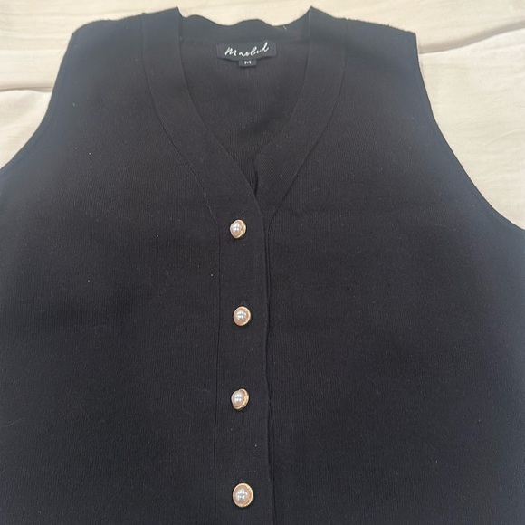 Vest - Picture 1 of 4